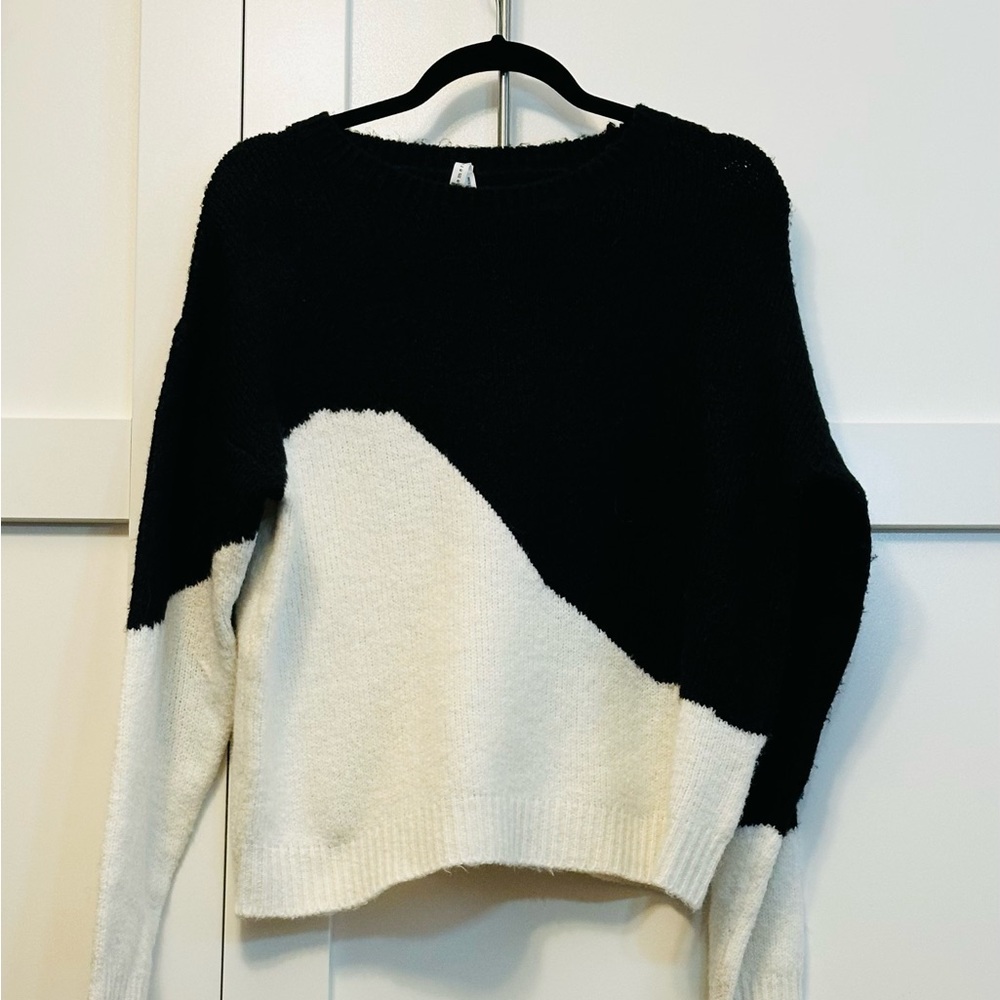 DREAMERS Sweater Black & White Asymmetrical Soft and Cozy Sz M Medium L Large